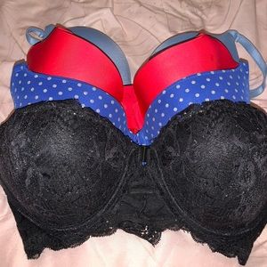 Womens Victoria Secret Bra(s) combo set. 4 bras total.